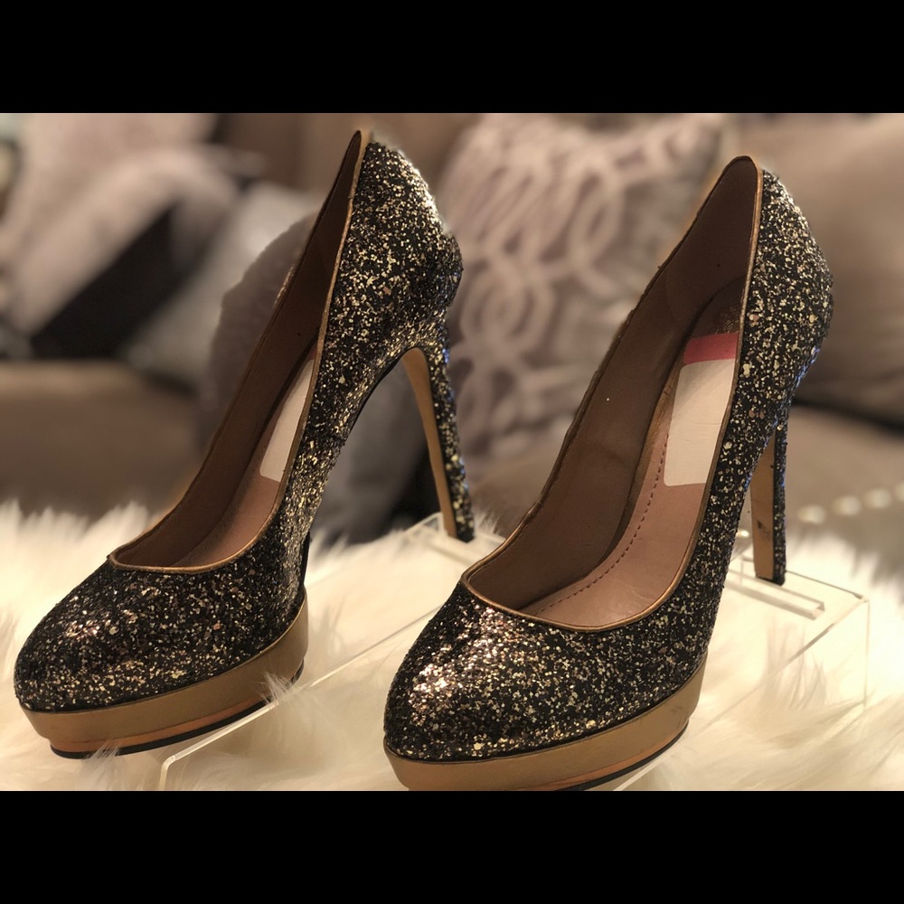 VINCE CAMUTO VC-DACOMA Black & Gold Platform NWOT